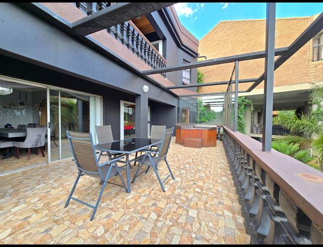 8 BEDROOM HOUSE FOR SALE IN BASSONIA